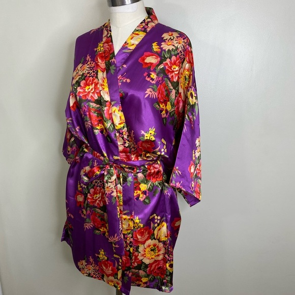 SHINY SATIN POLYESTER Robe in Purple with Vibrant Flowers 🌺🌸 💐 - Picture 8 of 11